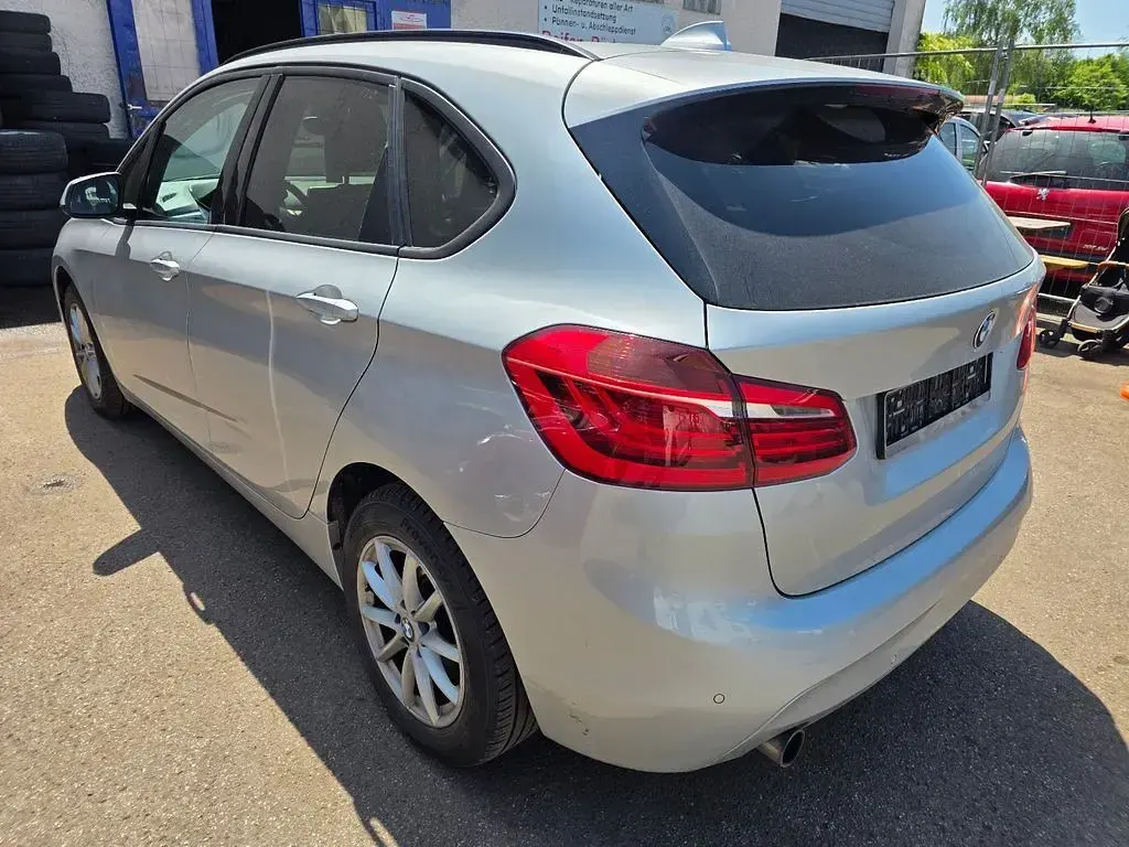 Gebraucht BMW 216 Active Tourer Advantage 116 PS (85 kW) 2017 Silber Van / Kleinbus