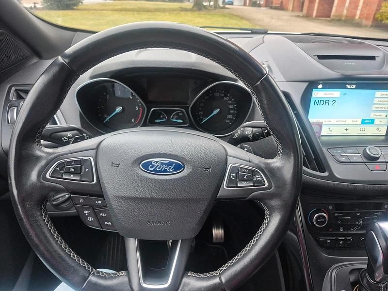 Gebraucht Ford Kuga ST 179 PS (131 kW) 2017 Weiß SUV