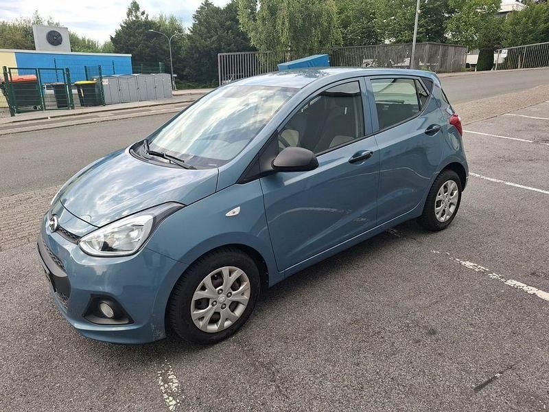 Blau Gebraucht 2016 Hyundai i10 Classic Kleinwagen | 6.450 € (Guter Preis) - Bild 1/4