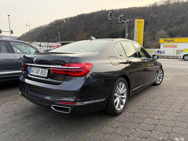 Gebraucht BMW 730 265 PS (194 kW) 2016 Grau Limousine