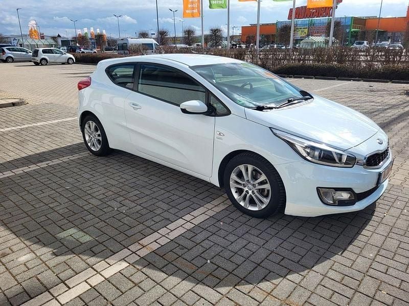 Gebraucht Kia ProCeed 135 PS (99 kW) 2013 Weiß Kleinwagen