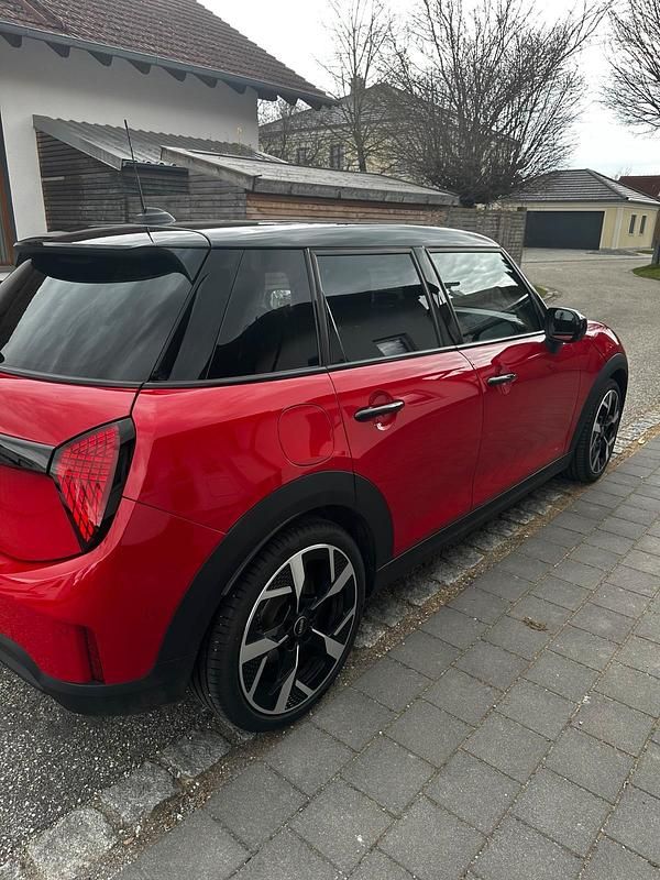 Gebraucht Mini Cooper 156 PS (114 kW) 2024 Rot Kleinwagen