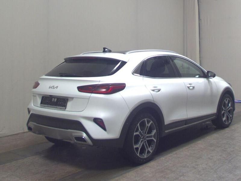 Gebraucht Kia Ceed 141 PS (103 kW) 2022 Hw2 deluxeweiss met (metallic) Kleinwagen