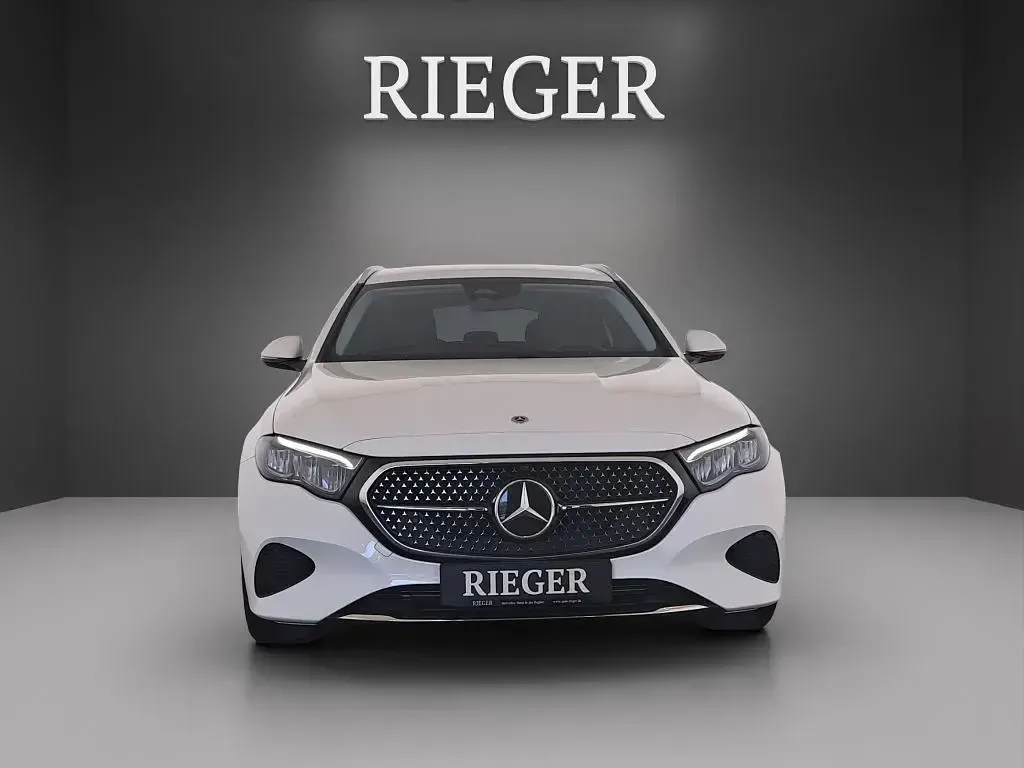 Gebraucht Mercedes E300 Avantgarde 197 PS (144 kW) 2025 Weiß Limousine