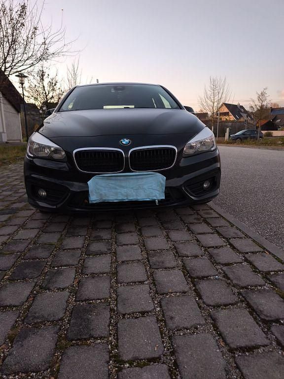 Gebraucht BMW 216 Active Tourer Advantage 116 PS (85 kW) 2016 Schwarz Van / Kleinbus