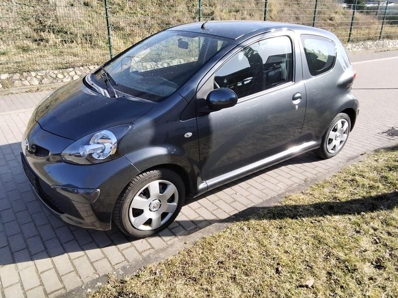 Gebraucht Toyota Aygo 69 PS (50 kW) 2006 Grau Kleinwagen