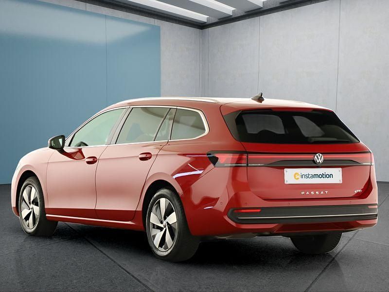 Gebraucht VW Passat 150 PS (110 kW) 2024 Rot Kombi