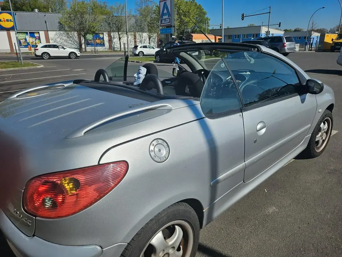 Gebraucht Peugeot 206 CC 109 PS (80 kW) 2006 Silber Cabrio