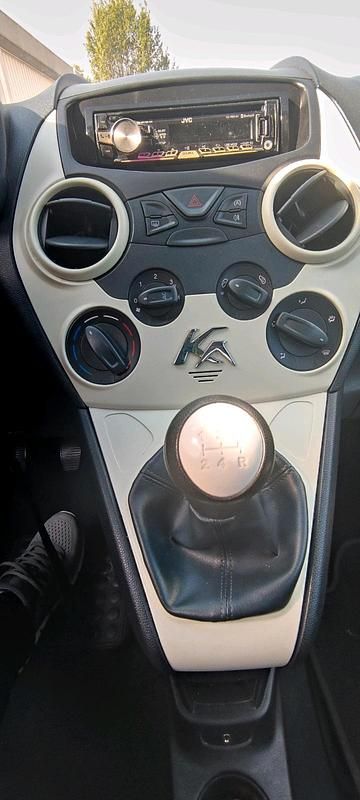 Gebraucht Ford Ka Ambiente 69 PS (50 kW) 2012 Weiß Kleinwagen