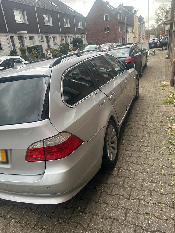 Gebraucht BMW 520 183 PS (134 kW) 2009 Grau Kombi