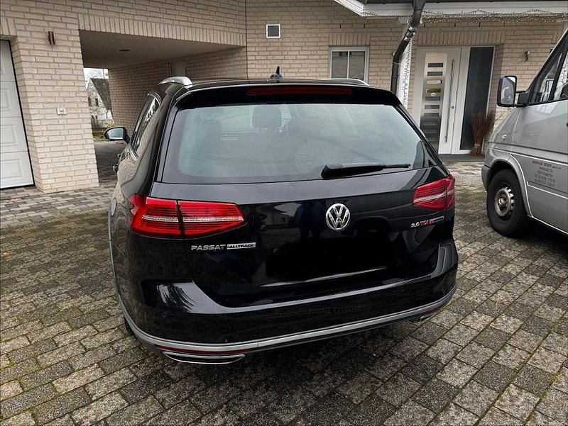 Gebraucht VW Passat Highline 239 PS (175 kW) 2016 Schwarz Kombi