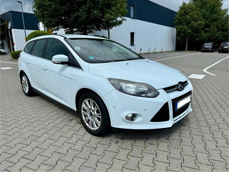 Weiß Gebraucht 2011 Ford Focus Kombi | 2.350 € (Superpreis) - Bild 1/4