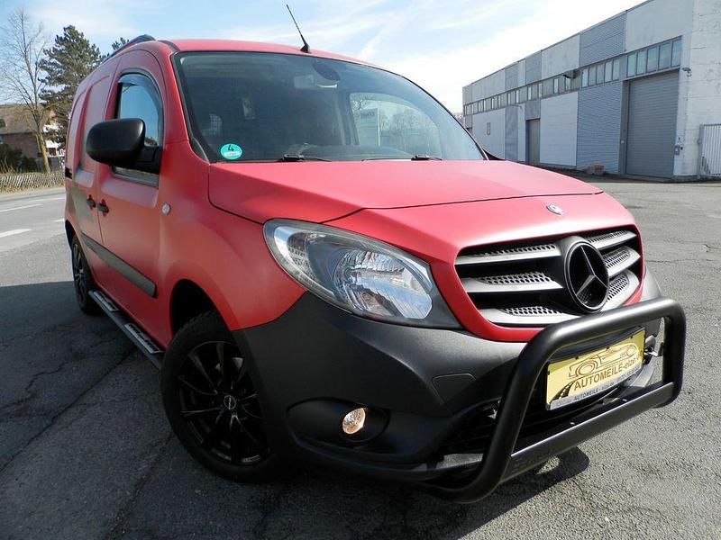 Rot Gebraucht 2014 Mercedes Citan 108 Van / Kleinbus | 7.400 € (Fairer Preis) - Bild 1/4