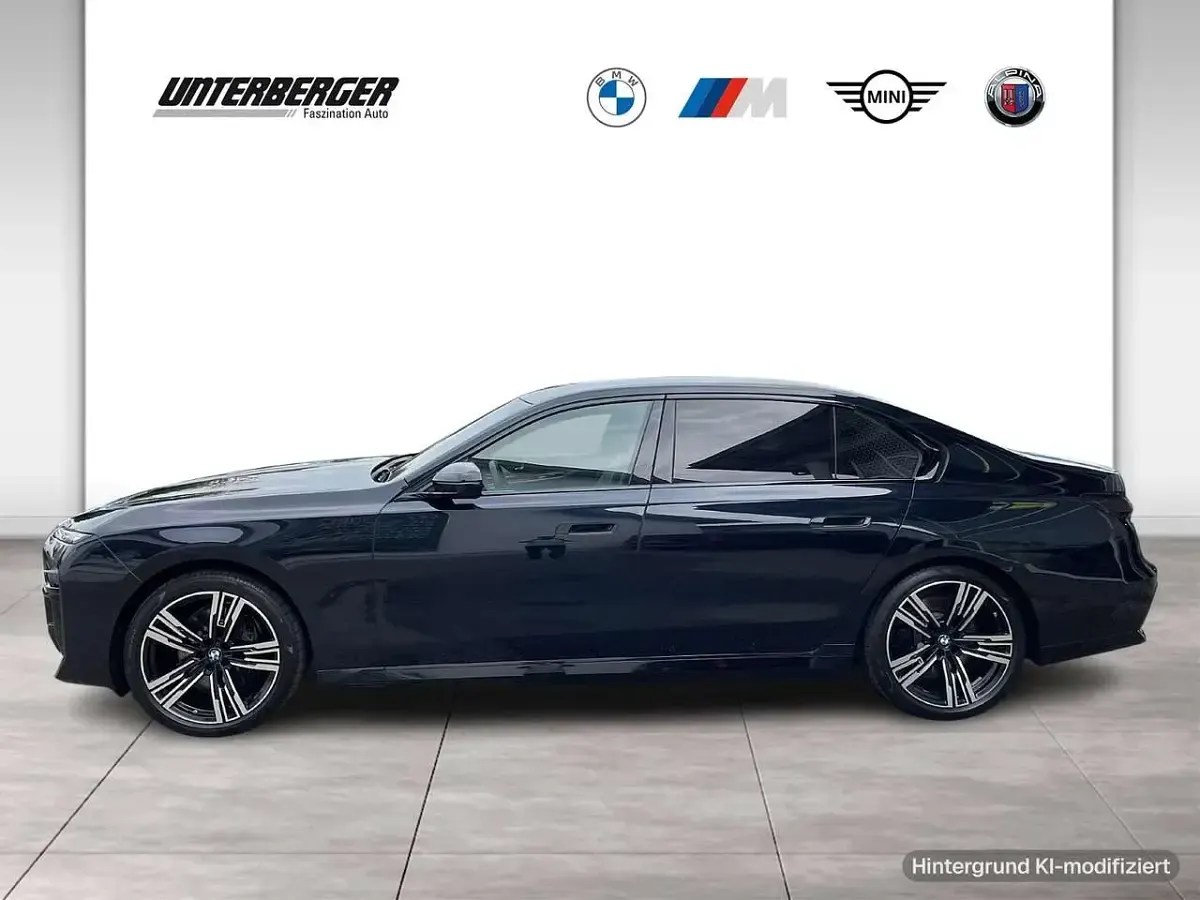 Gebraucht BMW 740 M Sport 303 PS (222 kW) 2025 M carbonschwarz Limousine