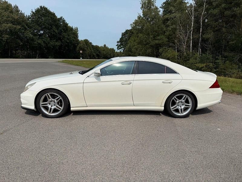 Weiß Gebraucht 2005 Mercedes CLS500 Coupé | 11.000 € (Fairer Preis) - Bild 1/4