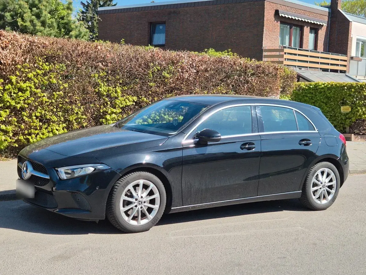 Second-hand Mercedes A200 Progressive 163 CP (119 kW) 2018 Negru Hatchback