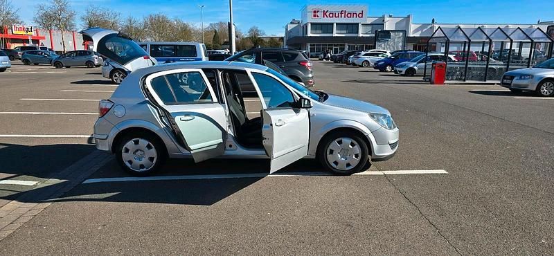 Gebraucht Opel Astra 105 PS (77 kW) 2005 Silber Limousine