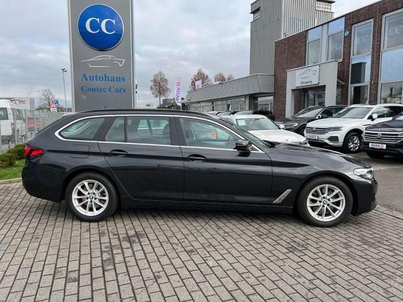 Sophistograu Gebraucht 2023 BMW 520 Kombi | 33.999 € (Superpreis) - Bild 1/3