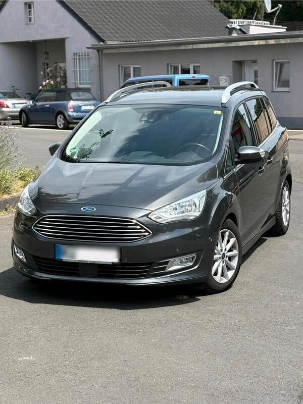 Grau Gebraucht 2017 Ford Grand C-Max Titanium Van / Kleinbus | 12.500 € (Fairer Preis) - Bild 1/4