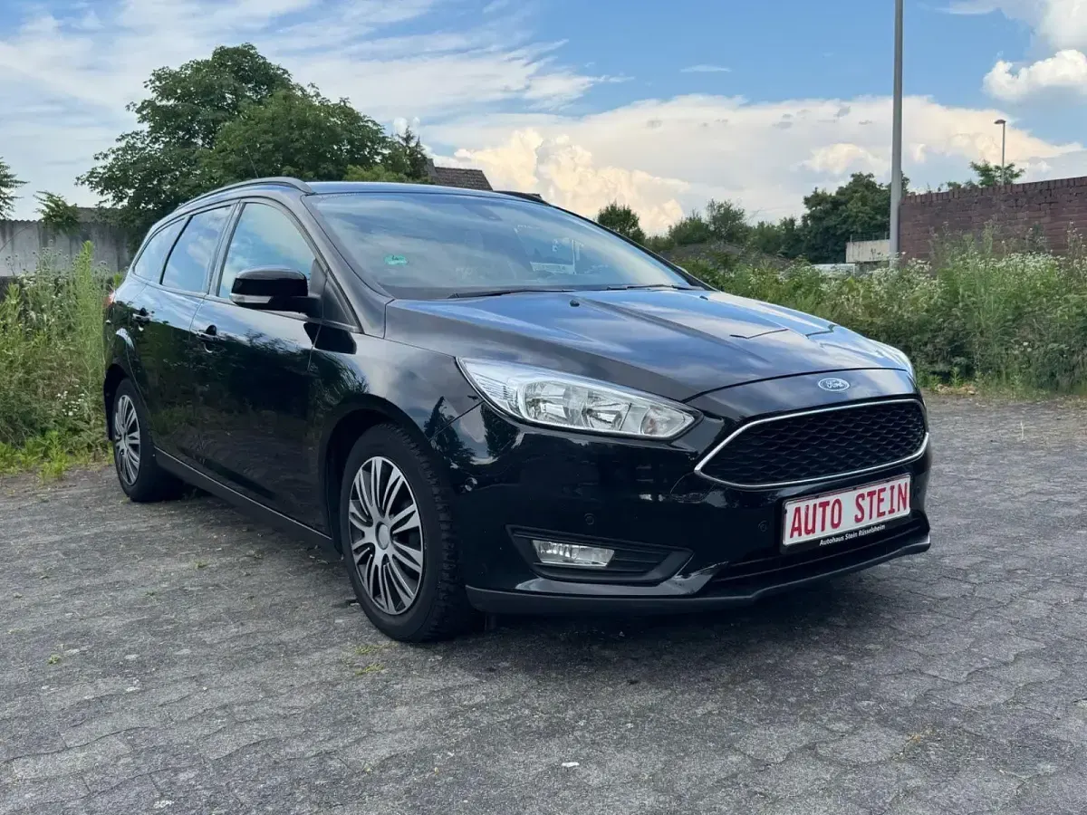 Gebraucht Ford Focus Business Edition 120 PS (88 kW) 2015 Schwarz Kombi