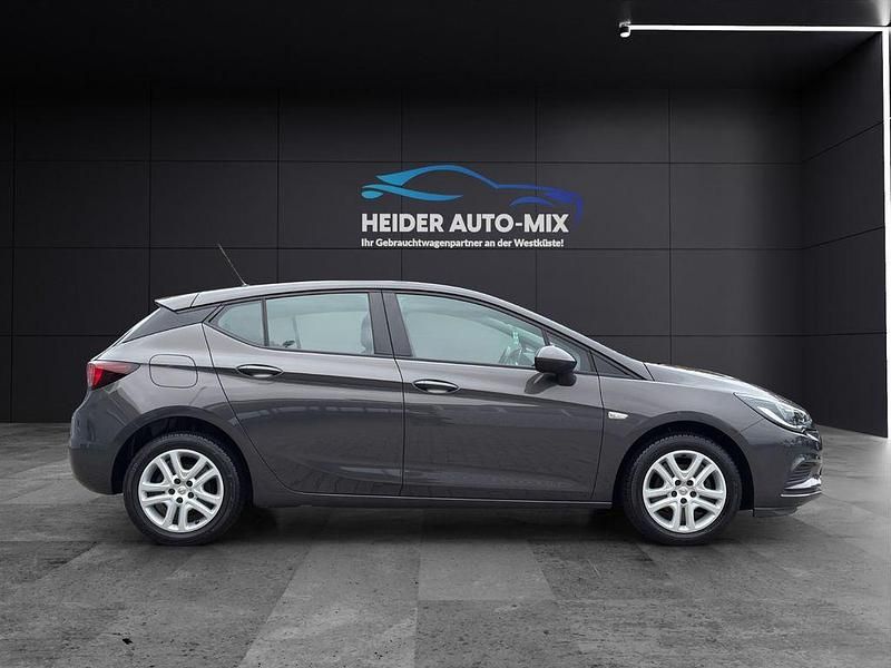 Gebraucht Opel Astra Edition 105 PS (77 kW) 2015 Grau Limousine