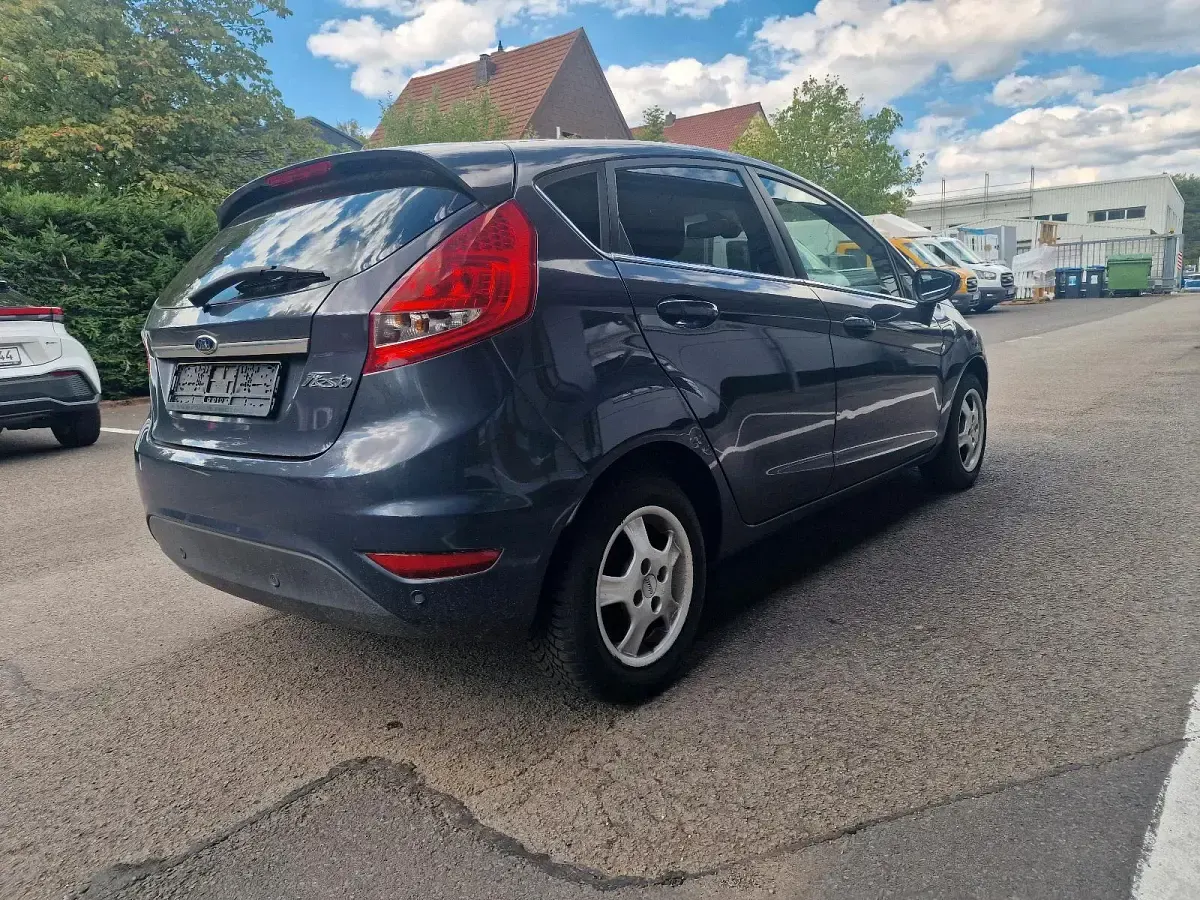 Gebraucht Ford Fiesta 120 PS (88 kW) 2011 Grau Limousine
