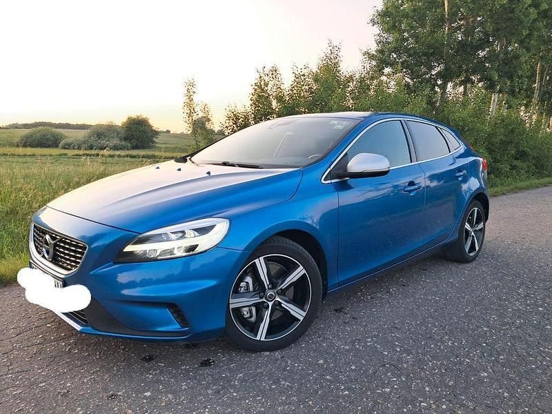Blau Gebraucht 2017 Volvo V40 R-Design Kombi | 14.900 € (Fairer Preis) - Bild 1/4