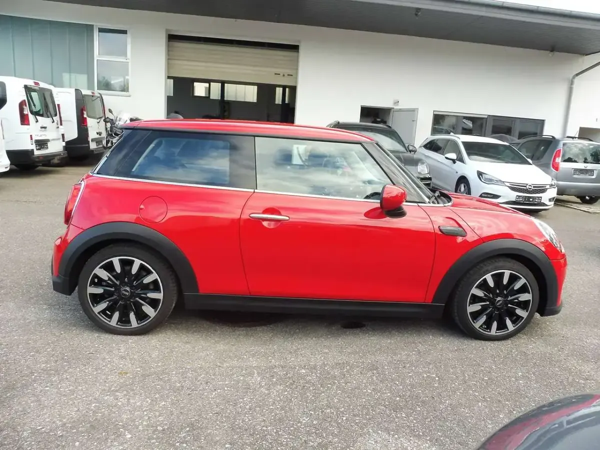 Gebraucht Mini ONE Classic 102 PS (75 kW) 2022 Chili red Kleinwagen