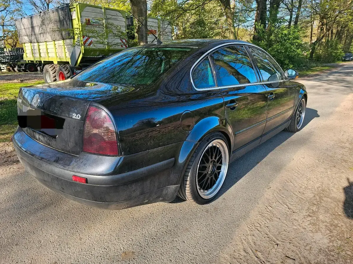Second-hand VW Passat 125 CP (91 kW) 2004 Negru Berlinǎ