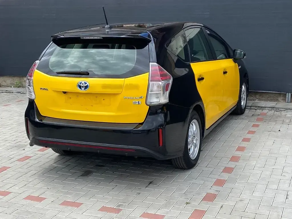 Gebraucht Toyota Prius+ 99 PS (72 kW) 2015 Schwarz Van / Kleinbus