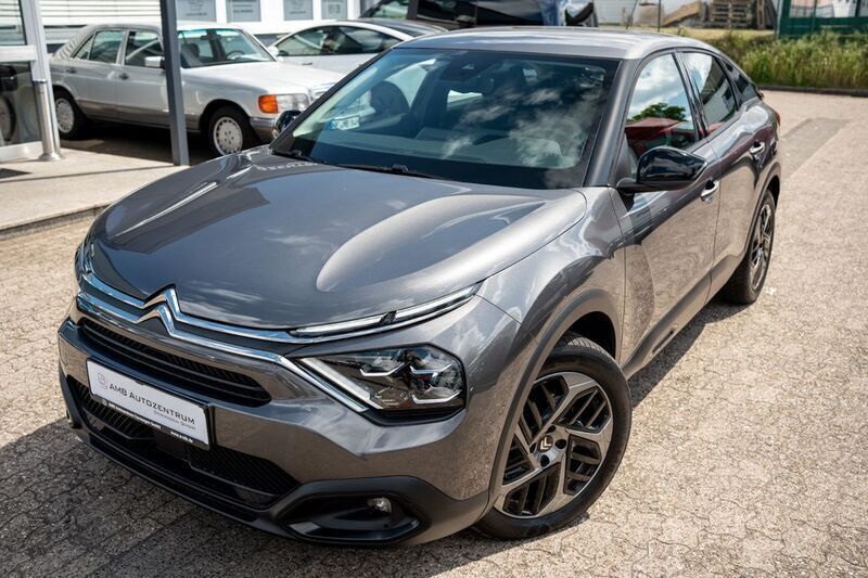 Grau Gebraucht 2023 Citroën C4 Feel Limousine | 19.699 € (Fairer Preis) - Bild 1/4