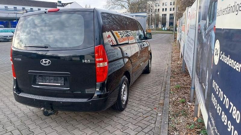 Gebraucht Hyundai H-1 Comfort 136 PS (100 kW) 2014 Phantom black Van / Kleinbus