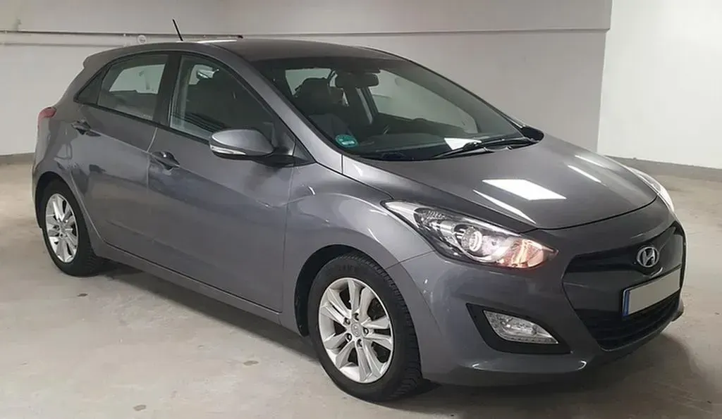 Gebraucht Hyundai i30 Classic 99 PS (72 kW) 2012 Grau Limousine