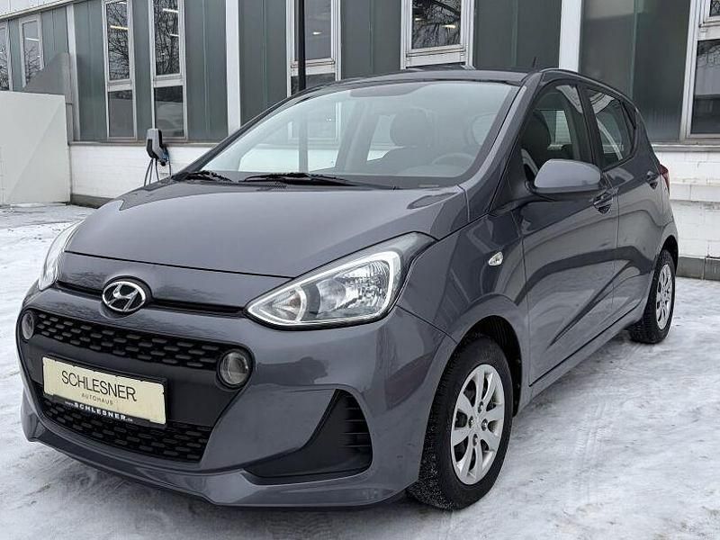 Gebraucht Hyundai i10 Basis 67 PS (49 kW) 2018 Star dust Kleinwagen