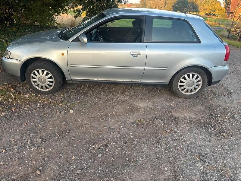 Silber Gebraucht 1997 Audi A3 Kleinwagen | 800 € (Fairer Preis) - Bild 1/4