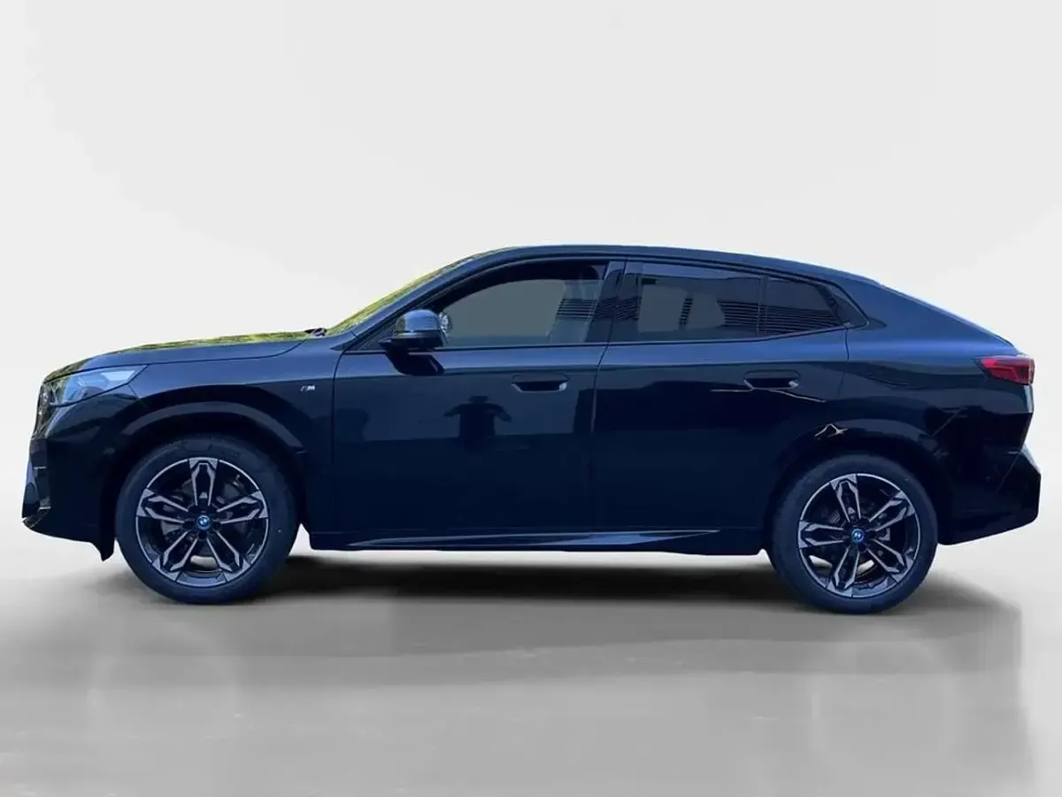 Gebraucht BMW iX2 M Sport 225 kW (306 PS) 2025 Saphirschwarz metallic SUV