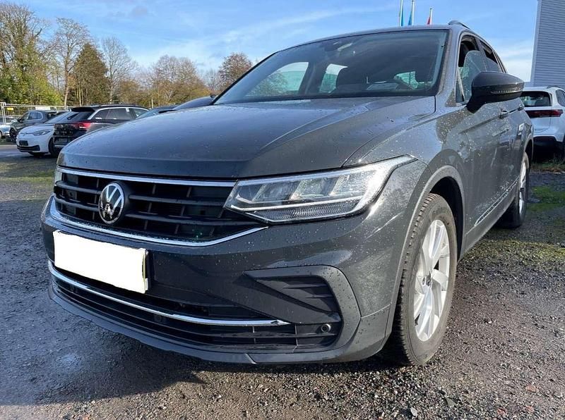 Grau Gebraucht 2023 VW Tiguan Life SUV | 24.500 € (Superpreis) - Bild 1/4