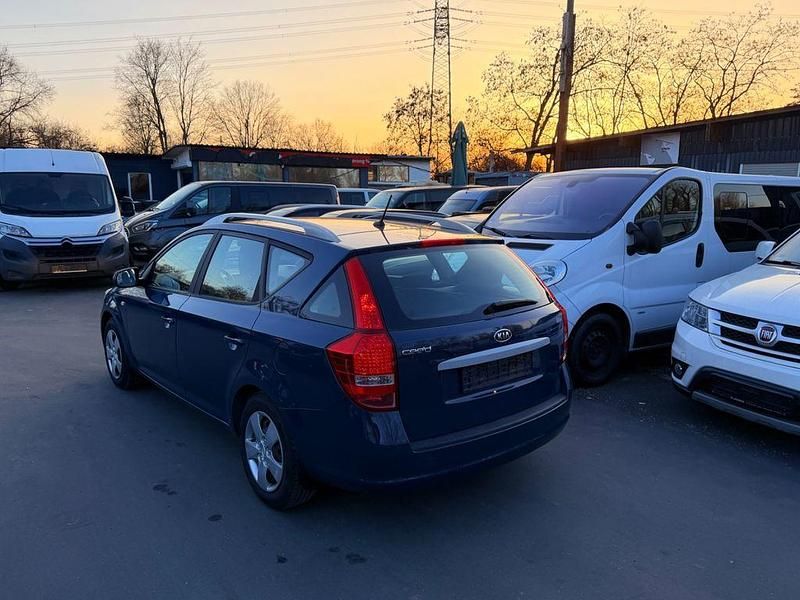 Gebraucht Kia Ceed 105 PS (77 kW) 2011 Blau Kleinwagen