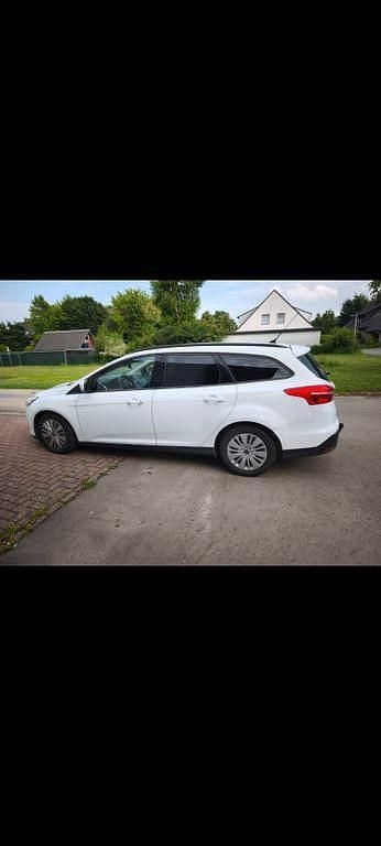 Weiß Gebraucht 2016 Ford Focus Kombi | 4.999 € (Fairer Preis) - Bild 1/4
