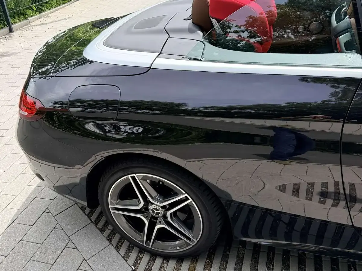 Gebraucht Mercedes C220 AMG 194 PS (142 kW) 2021 Schwarz Cabrio