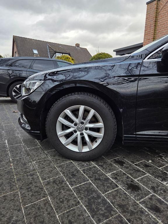 Gebraucht VW Passat Comfortline 150 PS (110 kW) 2018 Schwarz Kombi