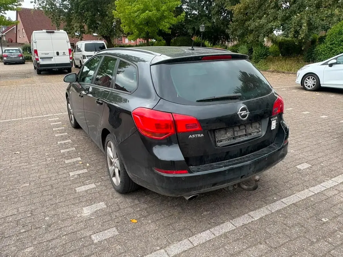 Gebraucht Opel Astra 140 PS (102 kW) 2011 Kombi