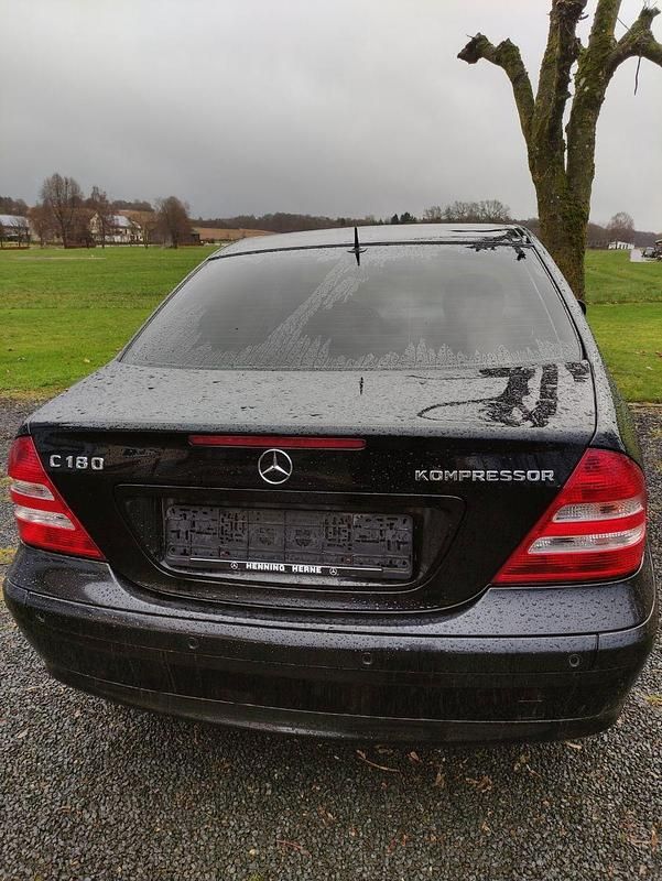 Gebraucht Mercedes C180 143 PS (105 kW) 2007 Schwarz Limousine