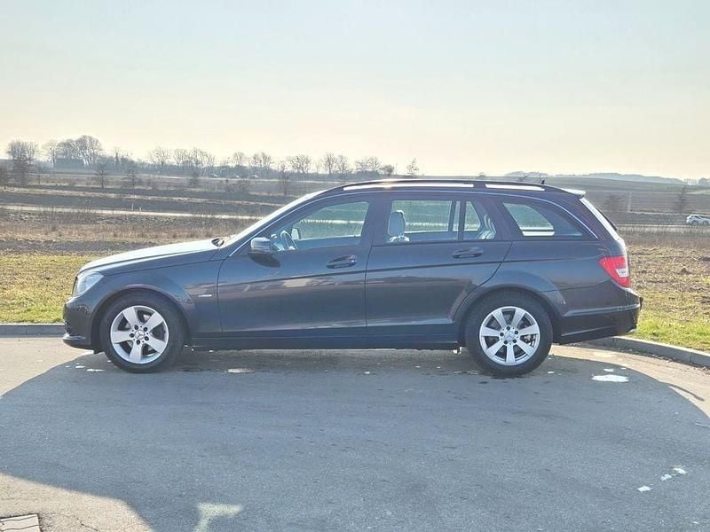 Gebraucht Mercedes C220 170 PS (125 kW) 2011 Schwarz Kombi