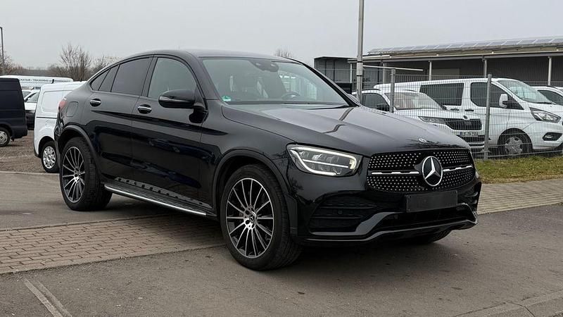 Schwarz Gebraucht 2019 Mercedes GLC300 AMG line Coupé | 36.395 € (Fairer Preis) - Bild 1/4