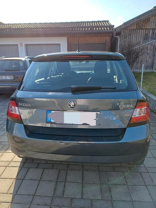 Gebraucht Skoda Fabia 60 PS (44 kW) 2016 Grau Limousine