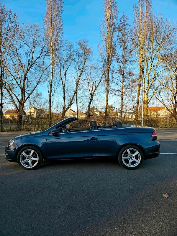 Gebraucht VW Eos 122 PS (89 kW) 2014 Blau Cabrio