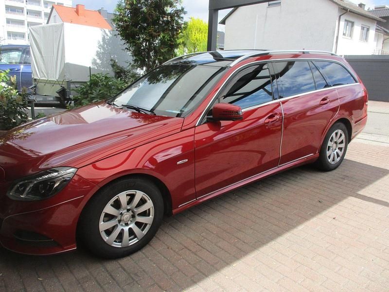 Gebraucht Mercedes E200 Edition 136 PS (100 kW) 2016 Rot Kombi