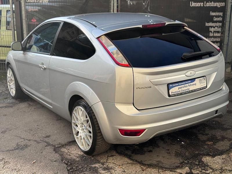 Gebraucht Ford Focus Titanium 125 PS (91 kW) 2009 Silber Limousine