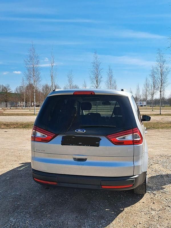 Gebraucht Ford Galaxy Trend 145 PS (106 kW) 2010 Silber Van / Kleinbus